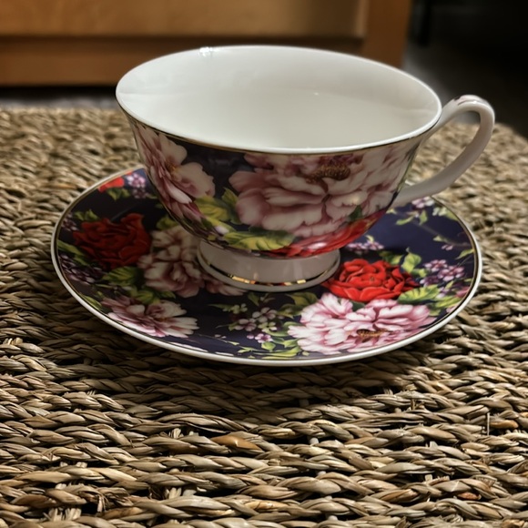 {SHEIN} floral teacup and saucer - Picture 2 of 3